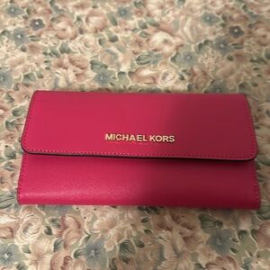 Michael Kors hot pink wallet.  Brand nee without tags.  Excellent condition.